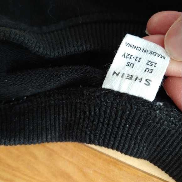 3/20$ Shein Boy 11-12 sweater with flamming car - Picture 3 of 4